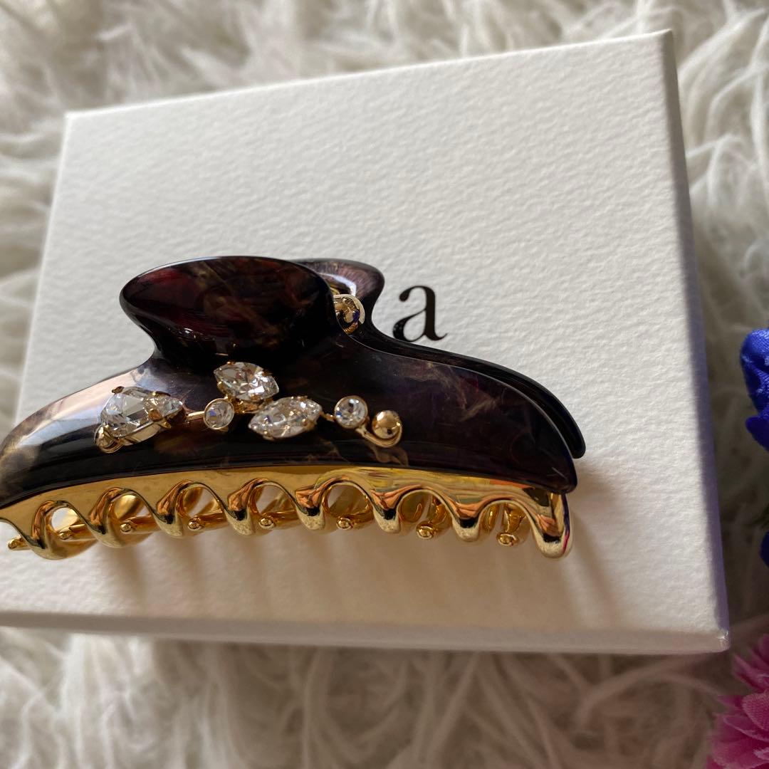 ハル猫・プロフ必読完売品　acca クリスタルリーブスクリップ