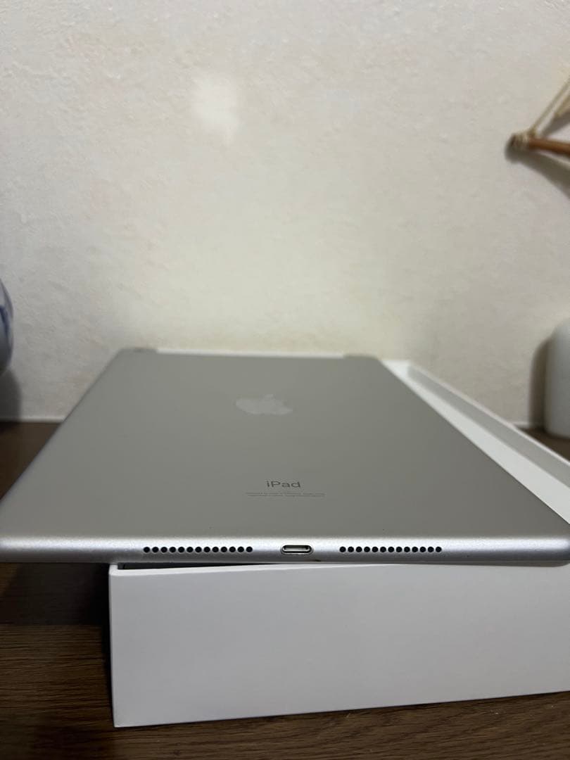 Apple iPad (第7世代)32GB シルバーwi-hi+Cellular