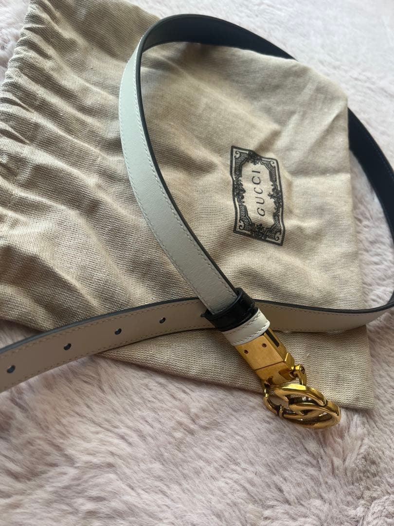 Gucci ダブルGリバーシブル スリムベルト ブラック×ホワイト 85/34