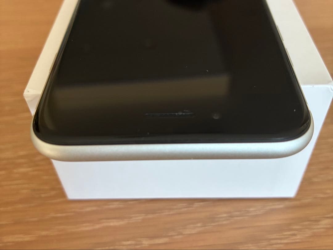 美品　iPhone SE2 sim フリー　64GB ホワイト