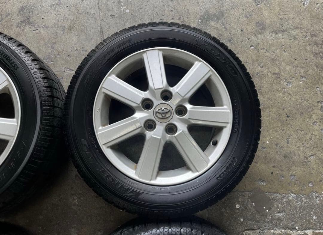 スタッドレスタイヤ　205/60R16 ヴォクシー　アルファード