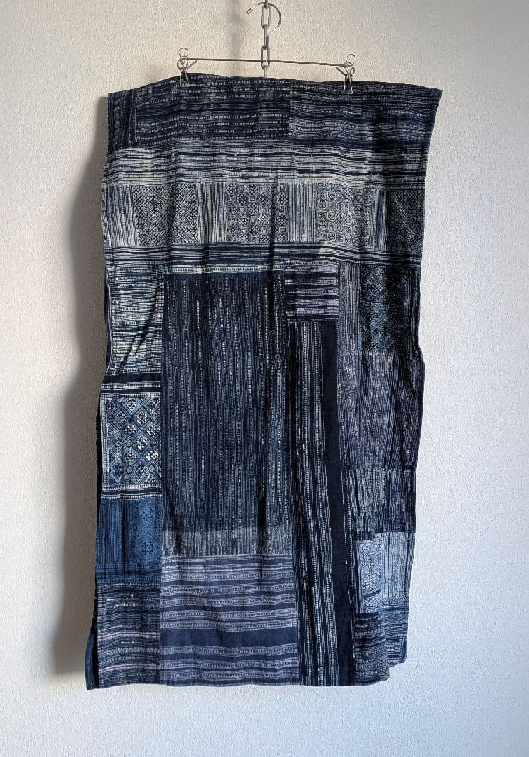 モン族　バティック　手描ろうけつ染　藍染　古布　パッチワークストール　ビンテージ