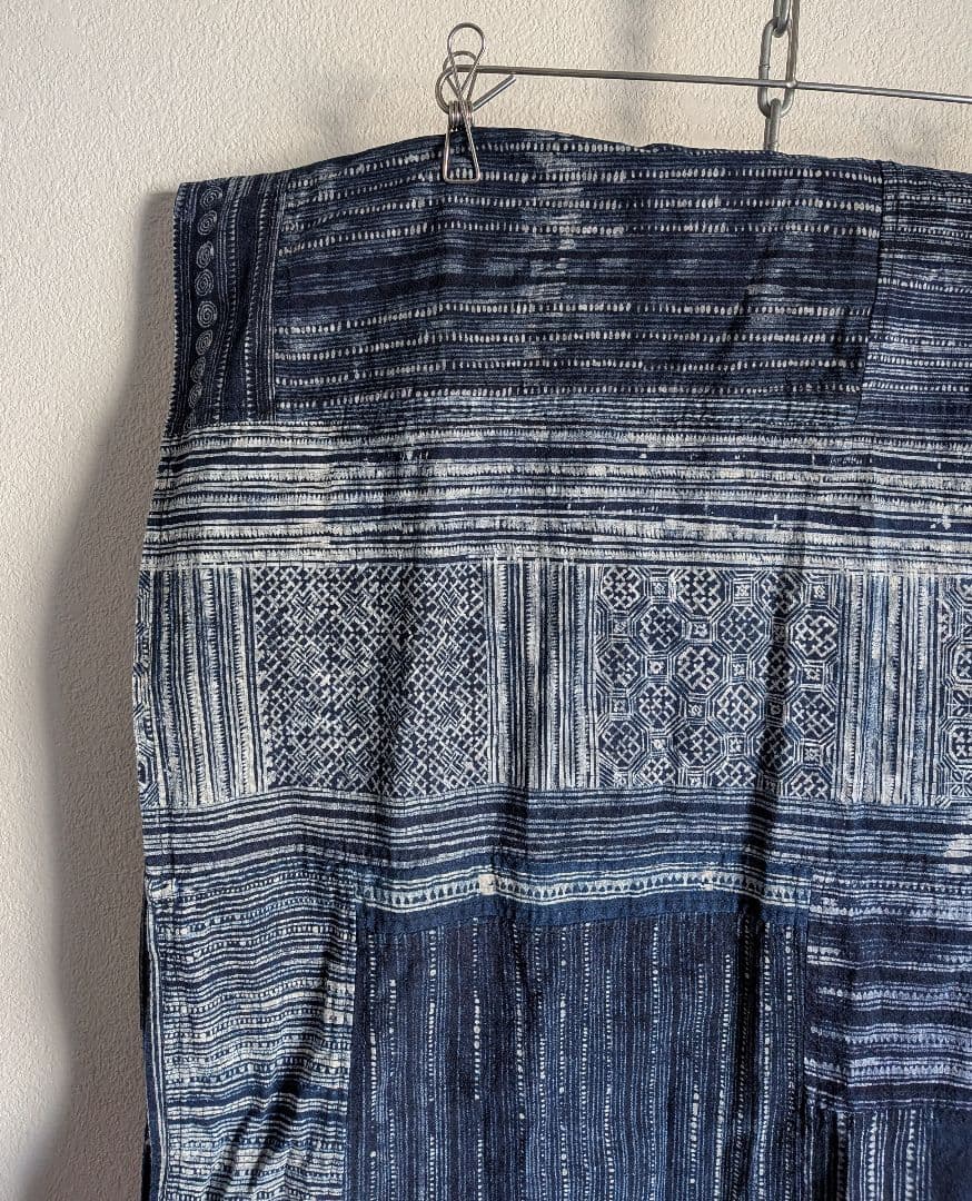 モン族　バティック　手描ろうけつ染　藍染　古布　パッチワークストール　ビンテージ