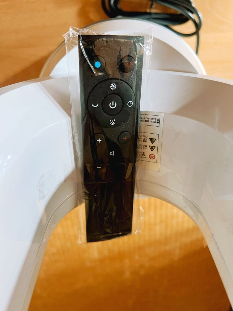 羽根なし セラミックヒーター　冷暖風機 ホワイト 2025年製　極美品