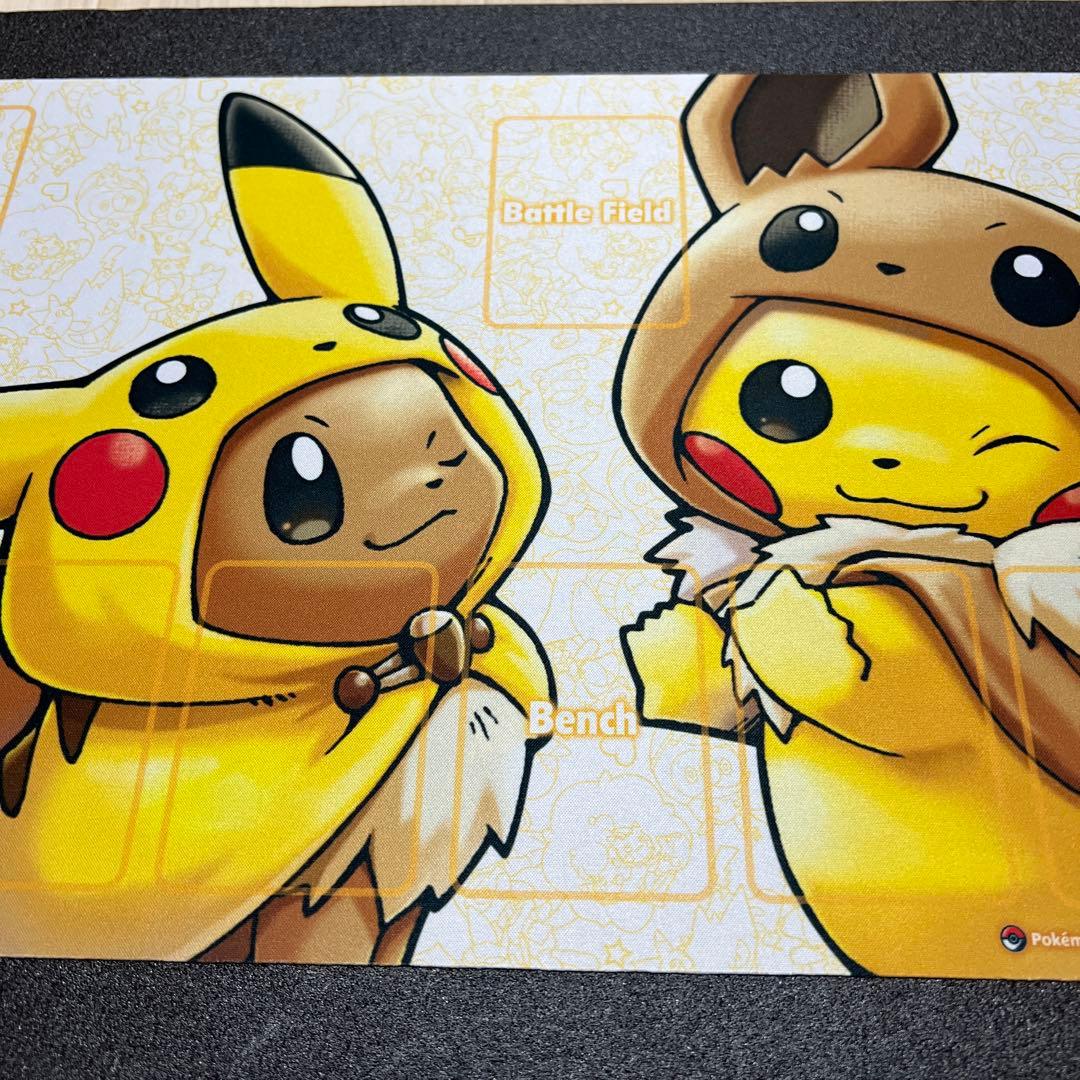 ポケモンカード　プレイマット　ピカチュウ イーブイ