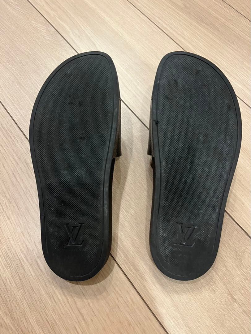 Louis Vuitton ロゴ入り ブラックサンダル