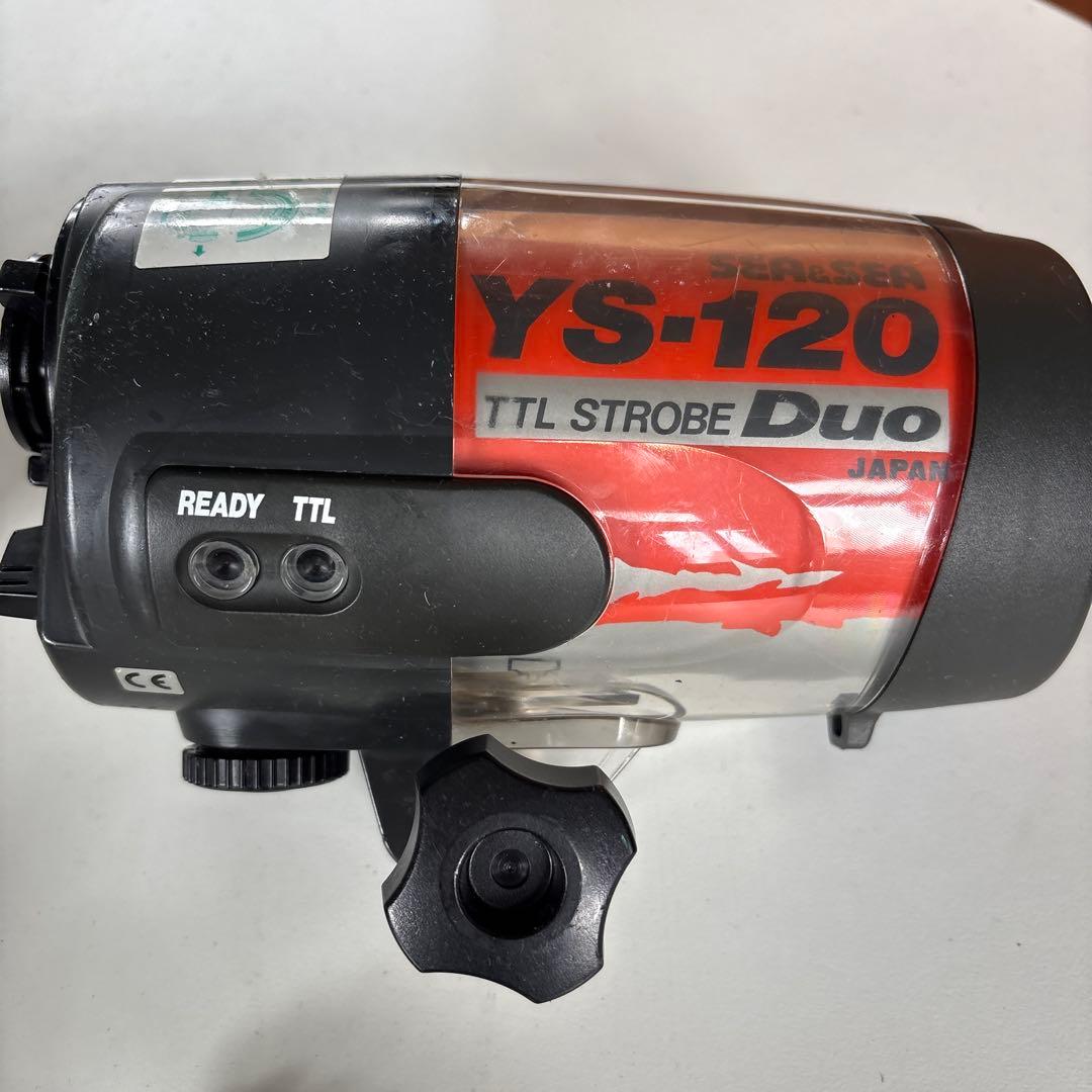 ジャンク品　Nikon NIKONOS-V 水中カメラとストロボ　付属品まとめ