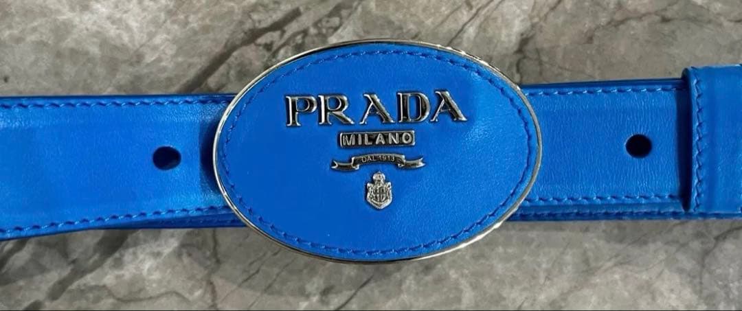 美品PRADA 青 レザー ベルト オーバルバックル