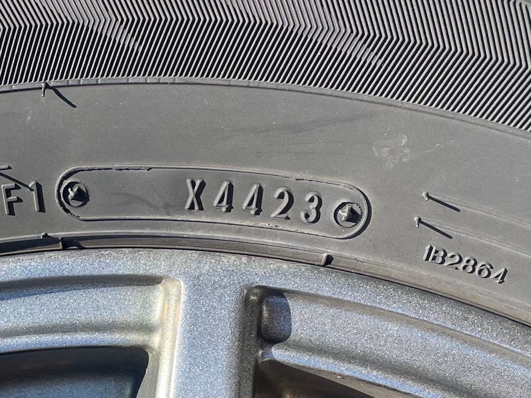 スタッドレスタイヤホイル付き　215/60/16 ヴェゼル