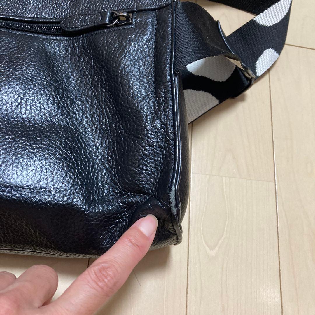 ⭐︎なみ様⭐︎イアパピヨネ　ワイドテープ黒 レザーボディバッグ