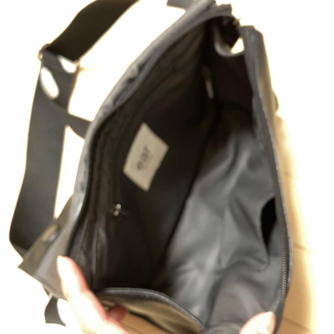 ⭐︎なみ様⭐︎イアパピヨネ　ワイドテープ黒 レザーボディバッグ