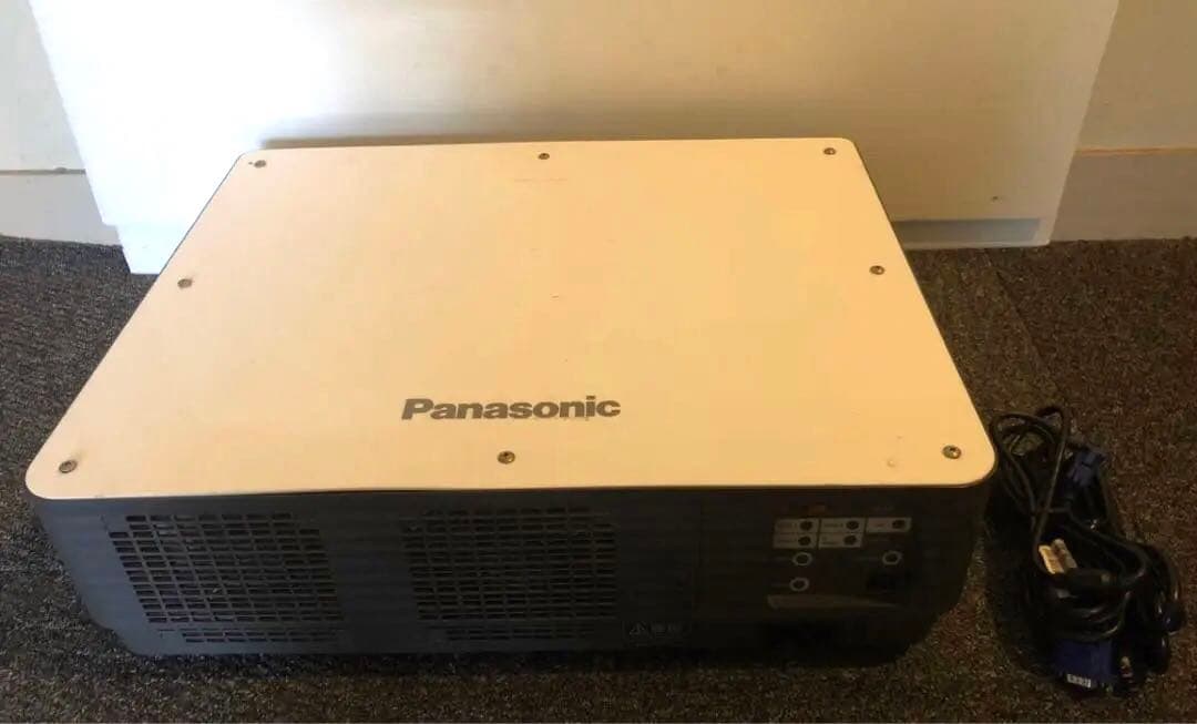 PANASONIC TH-D5500 ★5000ルーメン★　ランプ使用681時間