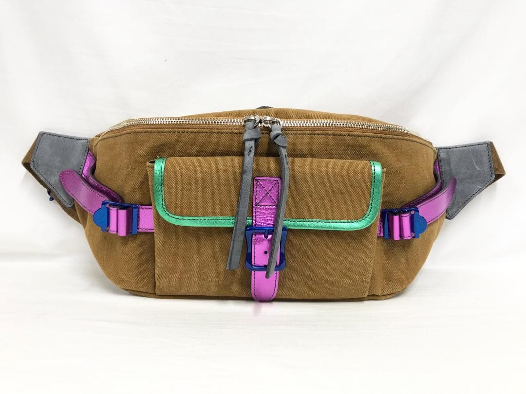 ○★新品未使用　ヴィヴィアンウエストウッド　メタリックミリタリー　ボディバッグ