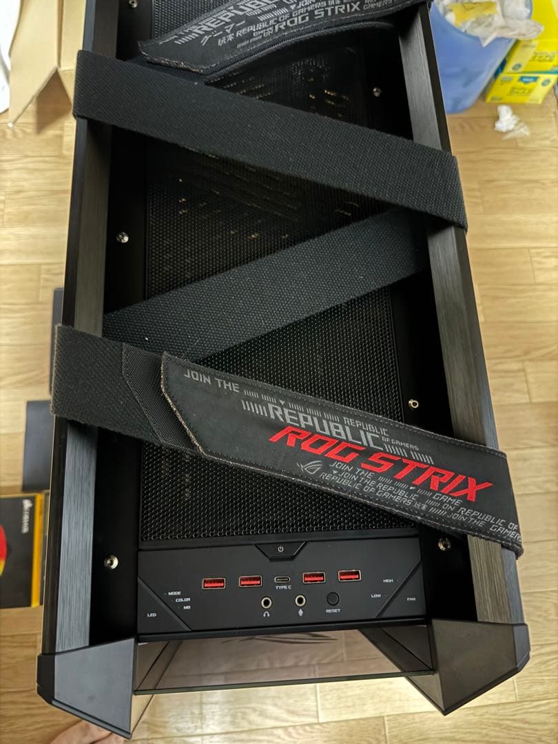 ROG HELIOS＋Corsair QL140×3 LL140×1