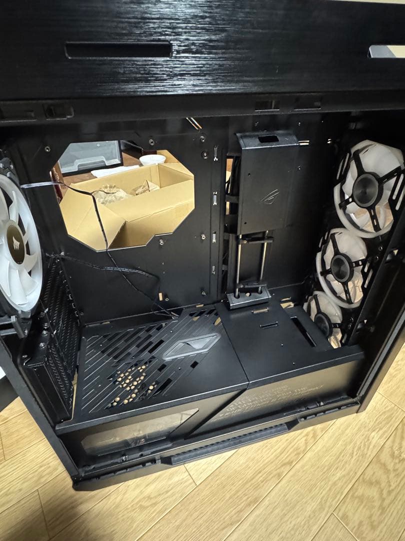ROG HELIOS＋Corsair QL140×3 LL140×1