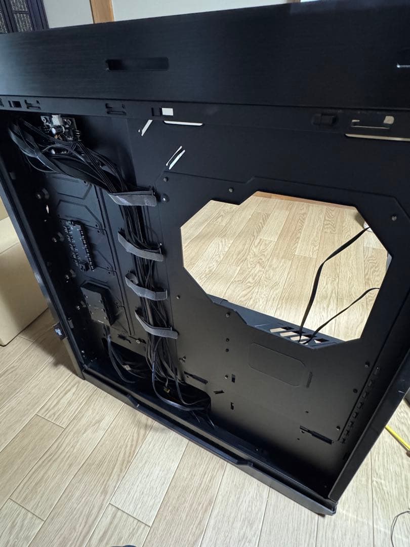 ROG HELIOS＋Corsair QL140×3 LL140×1
