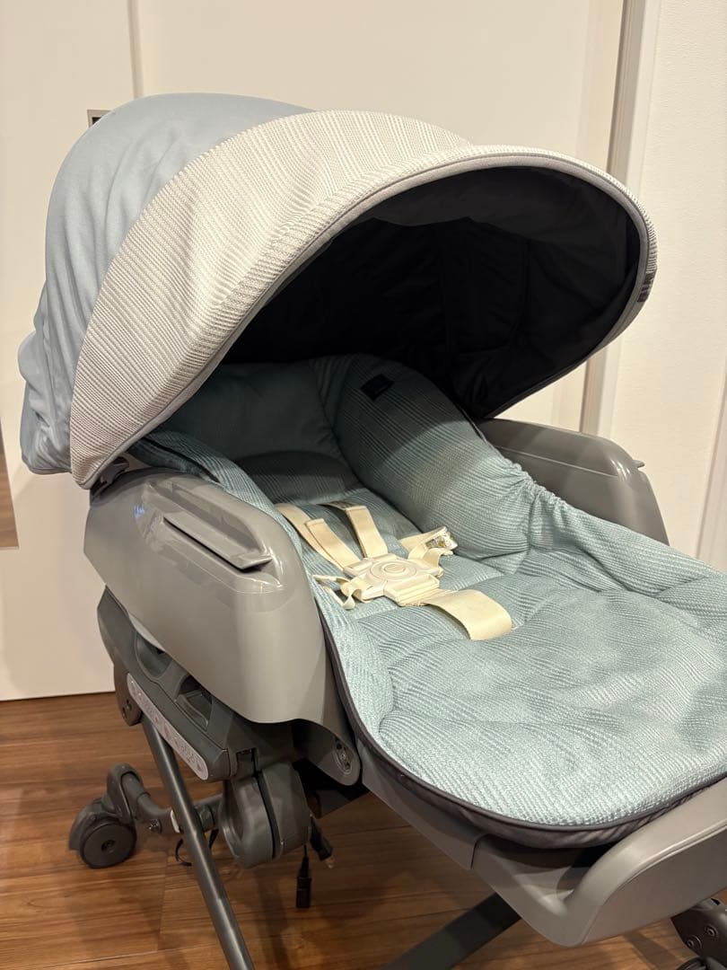 combi コンビ　ネムリラ　AUTO SWING ミンティーブルー