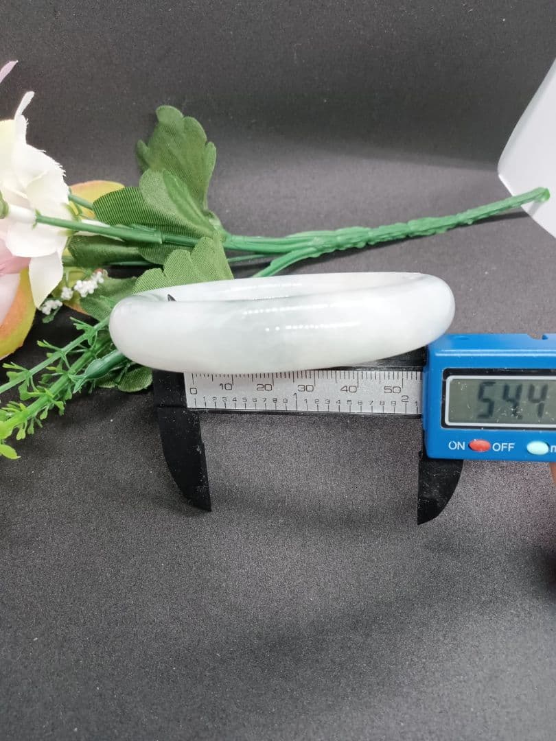 s*2様 値下げ新品✨本翡翠 ドーナツ型 バングル　白翡翠 A貨#54.4cm