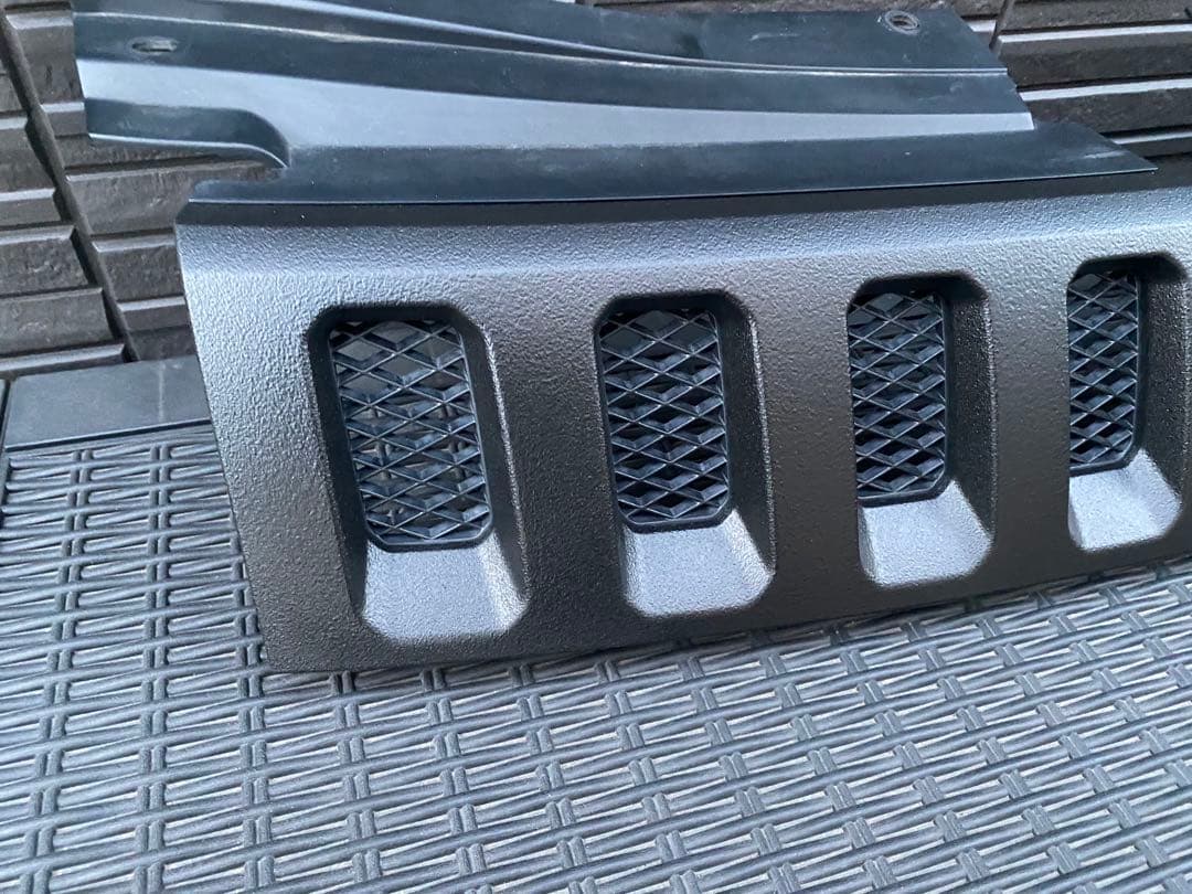 デリカd5 フロントグリル　チッピング　ブラック