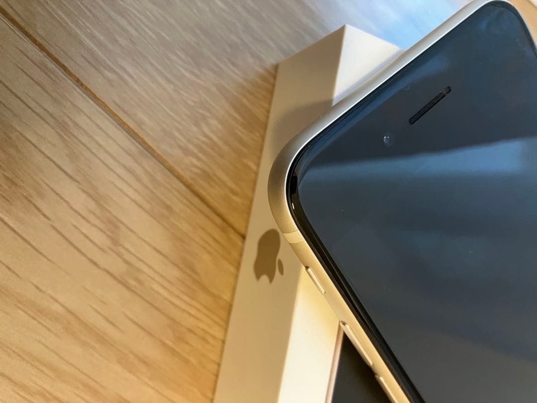 iPhone SE (第3世代) スターライト 本体　付属品(新品)付き