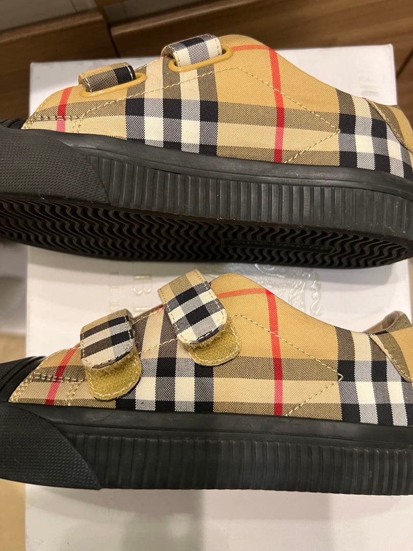 バーバリーチルドレン　スニーカー　サイズ31(19.5cm)