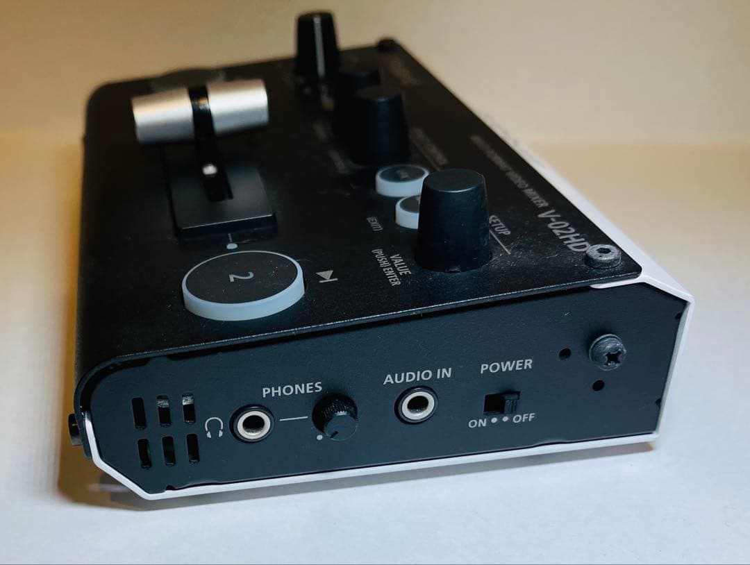 Roland V-02HD マルチフォーマットビデオミキサー