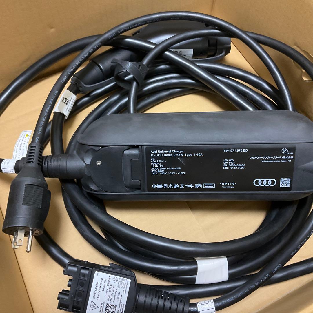 AUDI アウディ e-tron 充電ケーブル8KW普通充電器