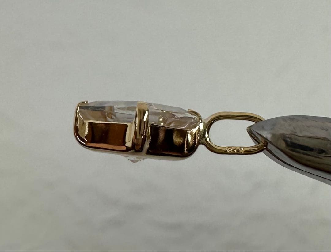 【K18】５角のペンダントトップに月の輝きのブルームーンストーンを使用！