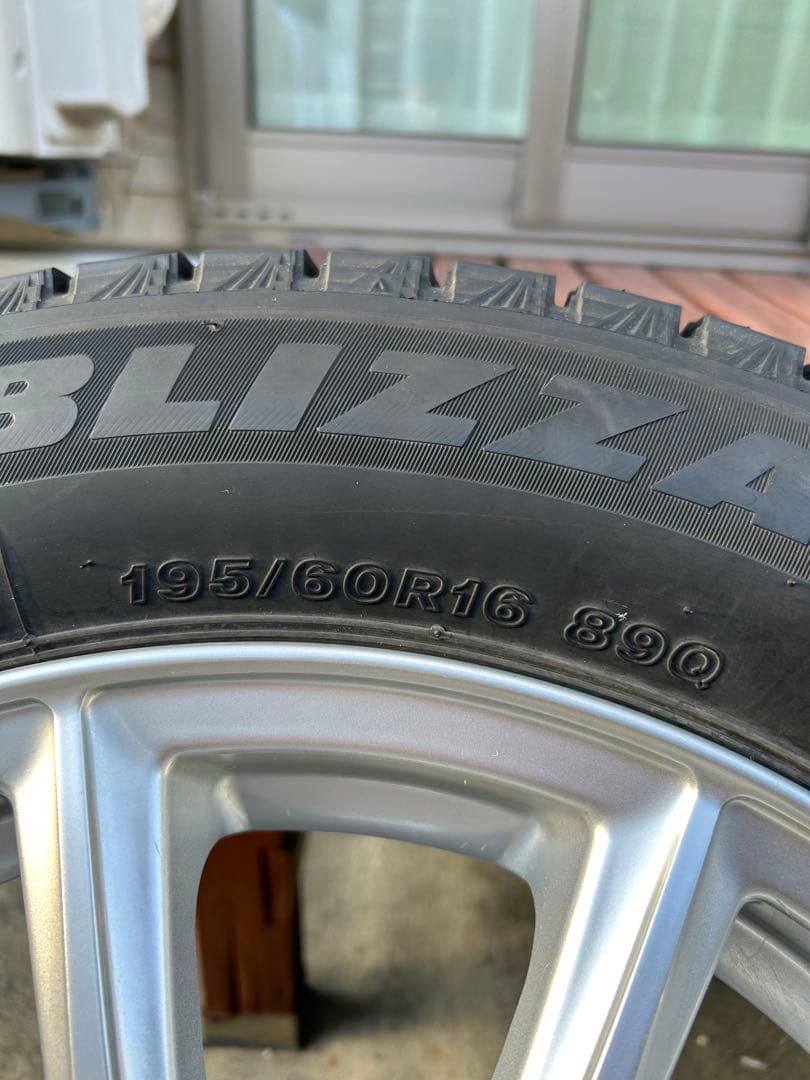 80系ノア 16インチブリヂストンVRX3 スタッドレスセット1本【1／4】