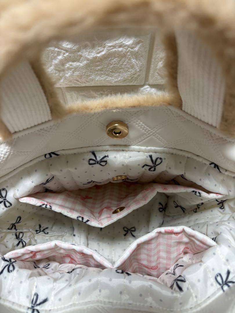 は*☆様 コヤンイサムチョン　サイドファスナーバッグ　ベージュファー　白うさちゃ