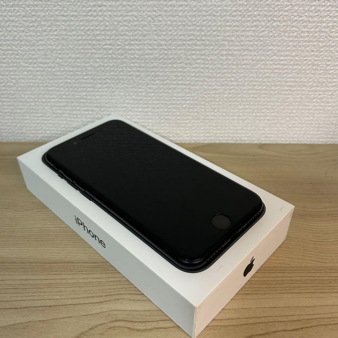 【極美品】iPhone SE2 64GB SIMフリー