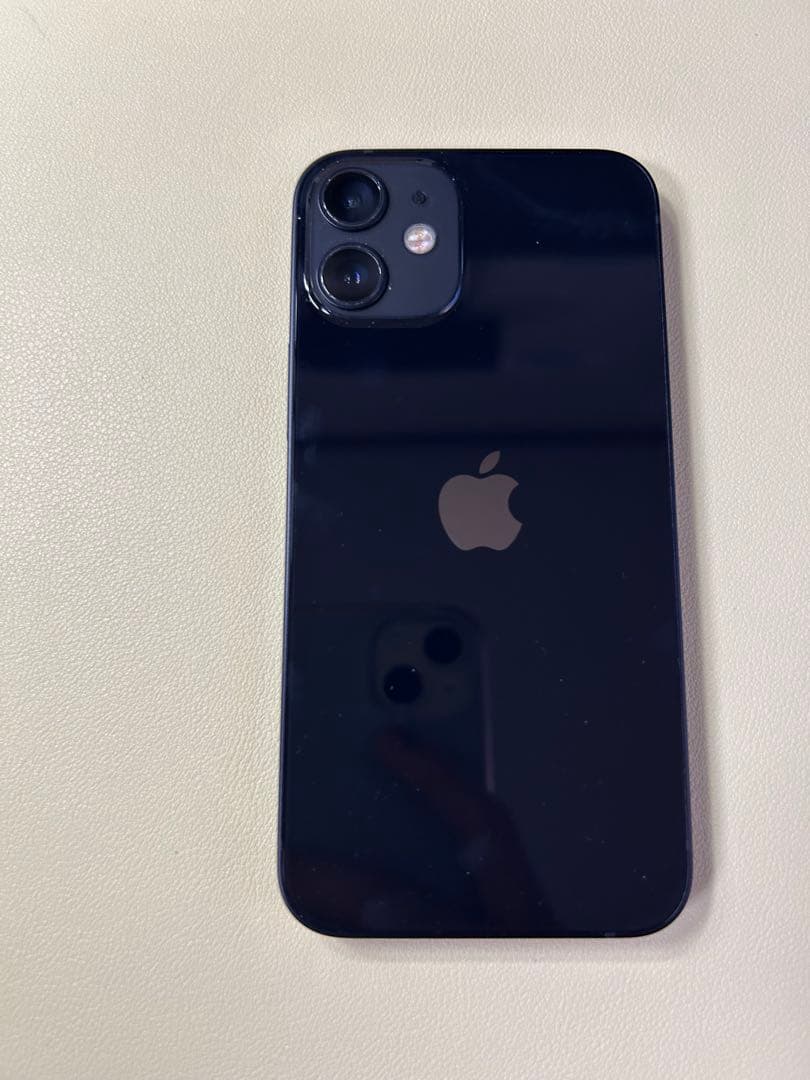 iPhone12 mini Apple純正ケース付き