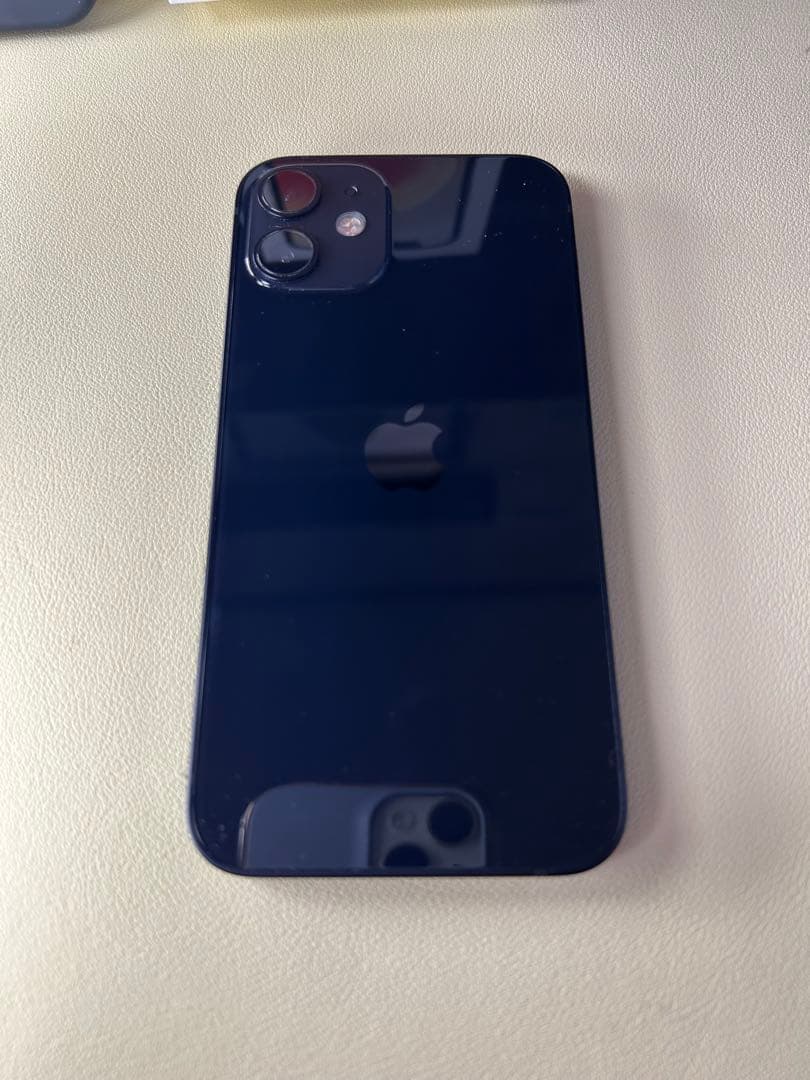 iPhone12 mini Apple純正ケース付き