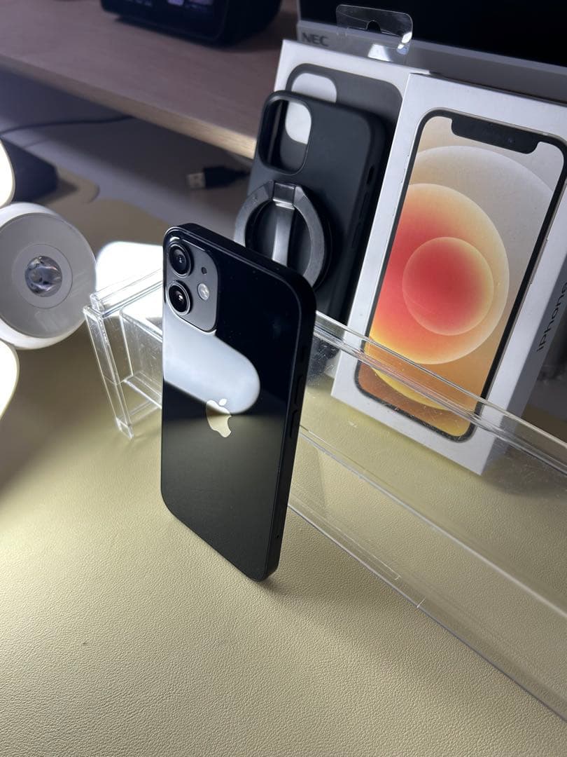 iPhone12 mini Apple純正ケース付き