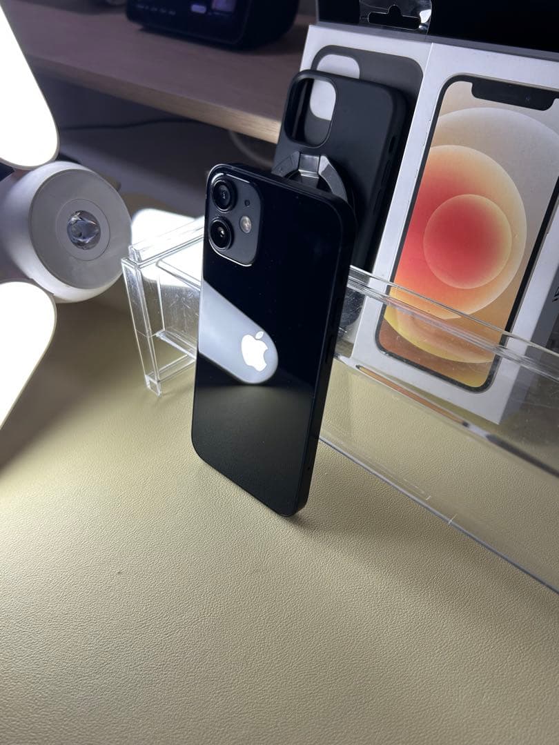 iPhone12 mini Apple純正ケース付き