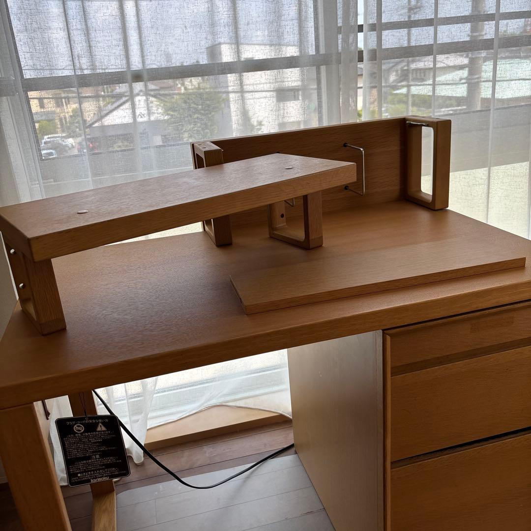 カリモク学習、机　　￼スパイオキッズ