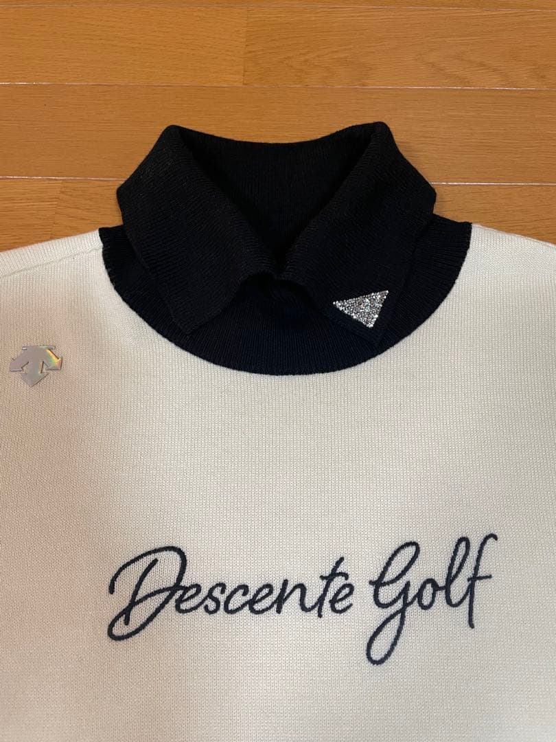 デサントゴルフ　リュクス　変形タートルネック　ニット　ハイネック　スワロフスキー