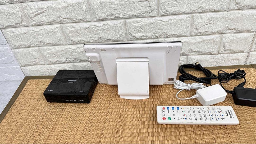 タイムセール　パナソニック 10V型 ポータブル液晶テレビ UN-10E11-W