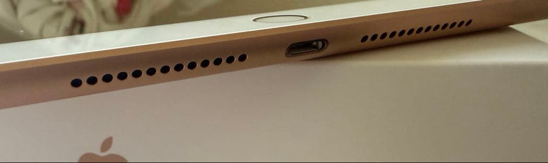 iPad8世代 32G ゴールドWi-Fiモデル