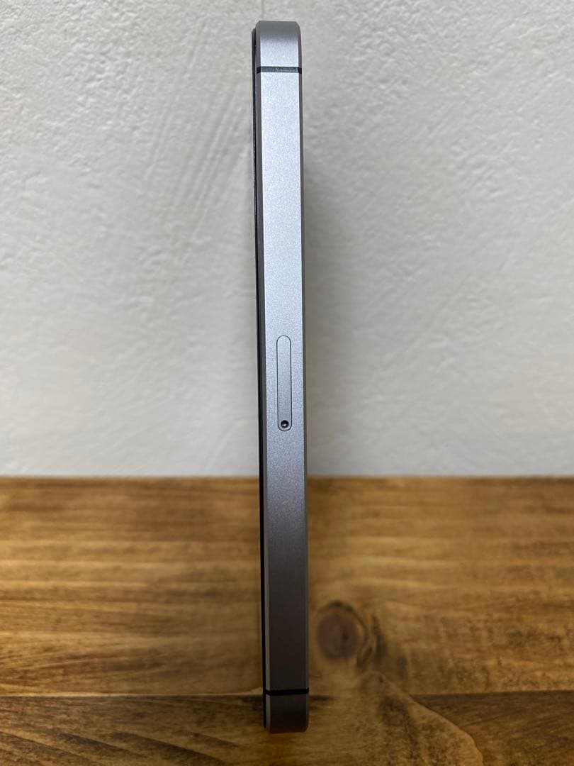 iPhone SE 第一世代　64GB スペースグレイ