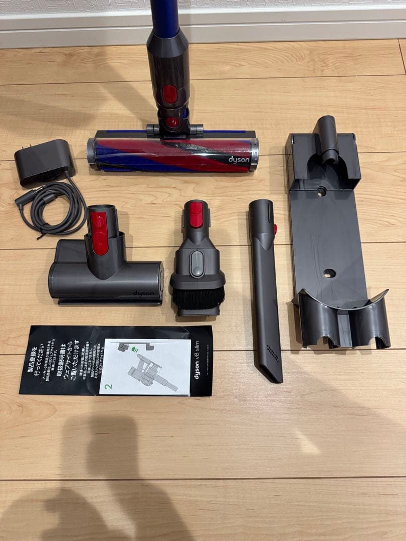 *美品*dyson ダイソン V8 SLIM SV10Kコードレス掃除機