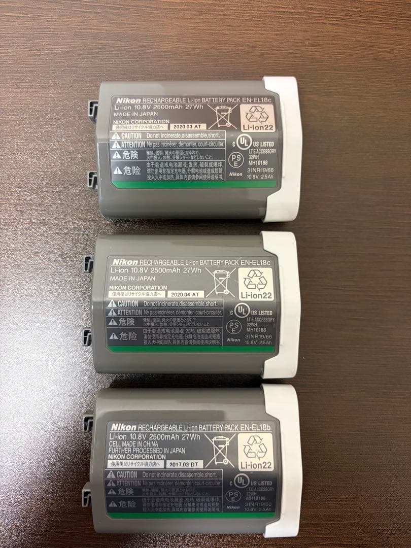 Nikon D5 デジタル一眼レフカメラ 本体とバッテリー3個