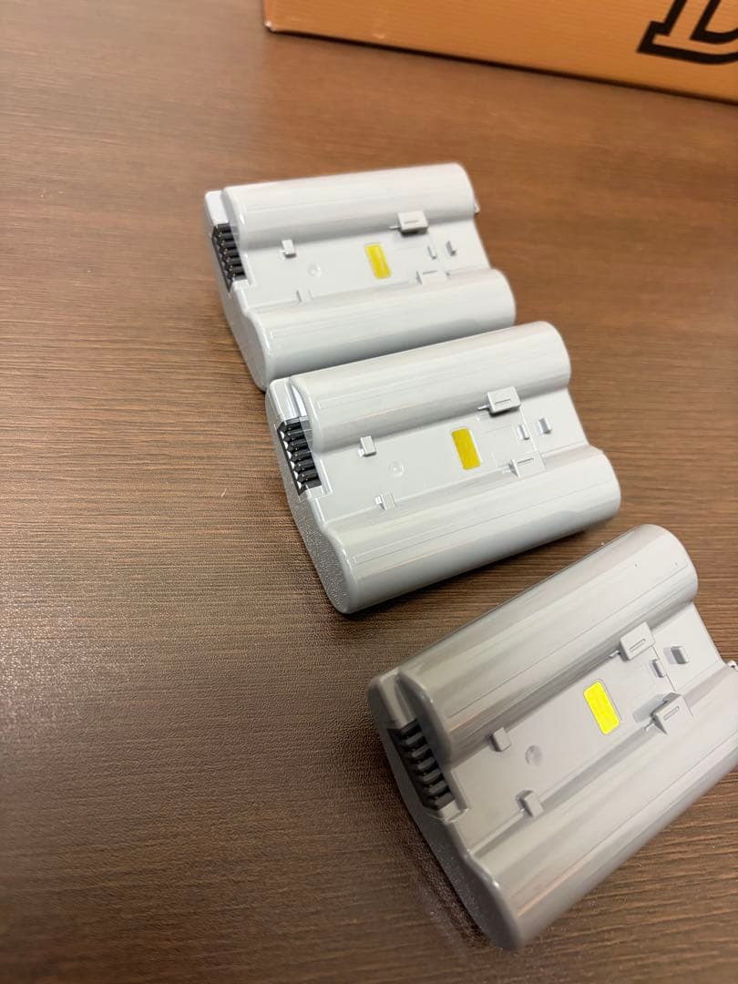 Nikon D5 デジタル一眼レフカメラ 本体とバッテリー3個