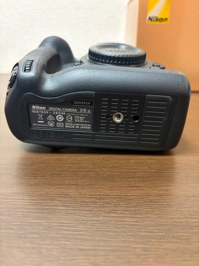 Nikon D5 デジタル一眼レフカメラ 本体とバッテリー3個