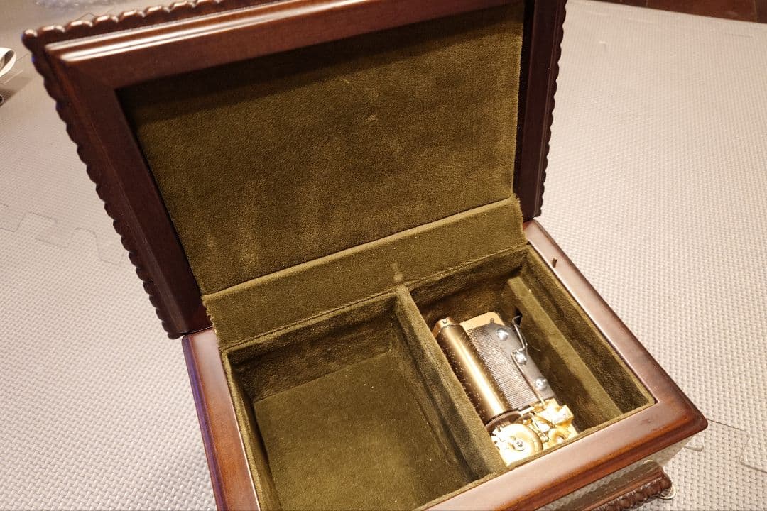 Reuge 手巻きオルゴール