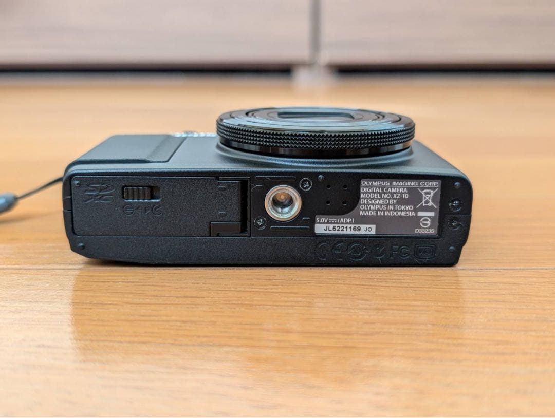 オリンパス　デジカメ　XZ-10