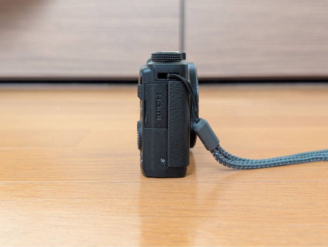 オリンパス　デジカメ　XZ-10