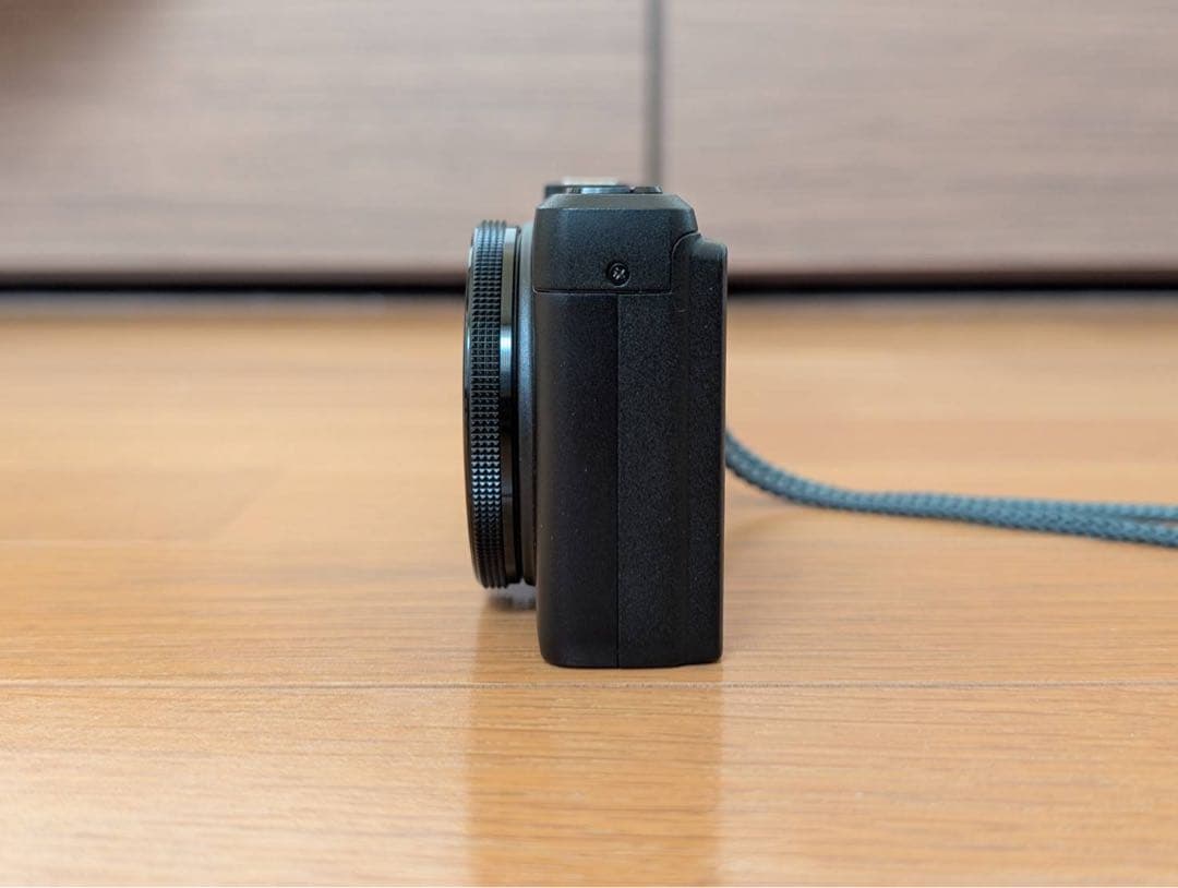 オリンパス　デジカメ　XZ-10