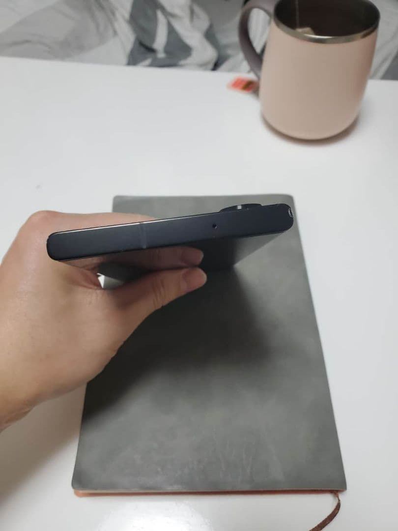 ブラック スマートフォン 本体