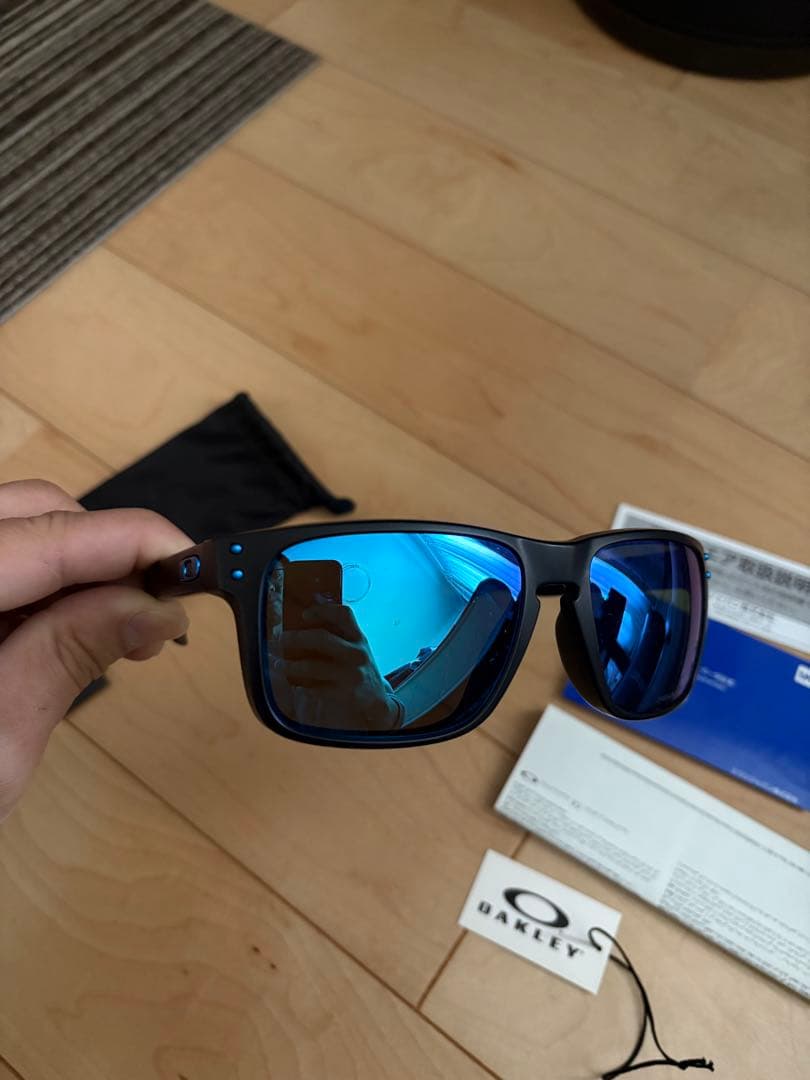Oakley Holbrook 偏光サングラス 青色レンズ